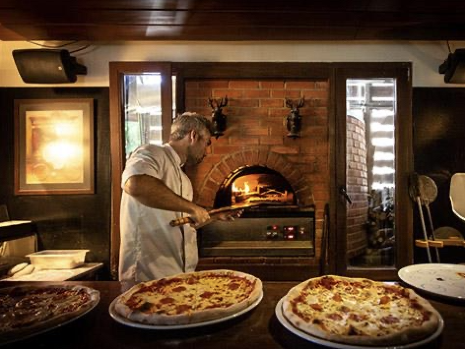 Best Pizza in Virginia Beach: Local Favorites You Need to Try header image.