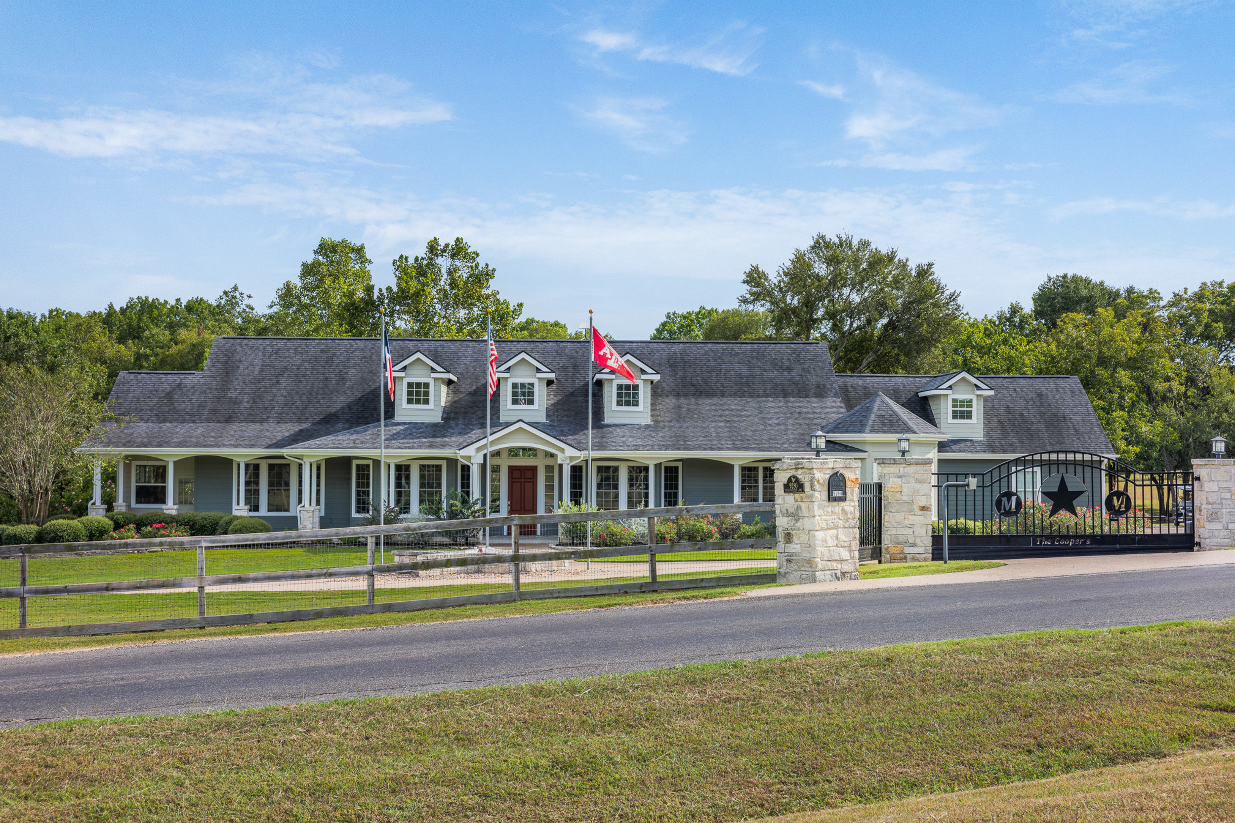 Listing Spotlight: 9280 Meadow Creek Lane, Chappell Hill, TX 77426 header image.