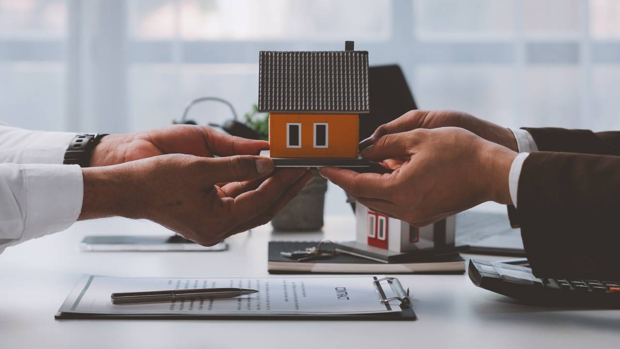 Offer to Purchase: How To Make An Offer On a House header image.