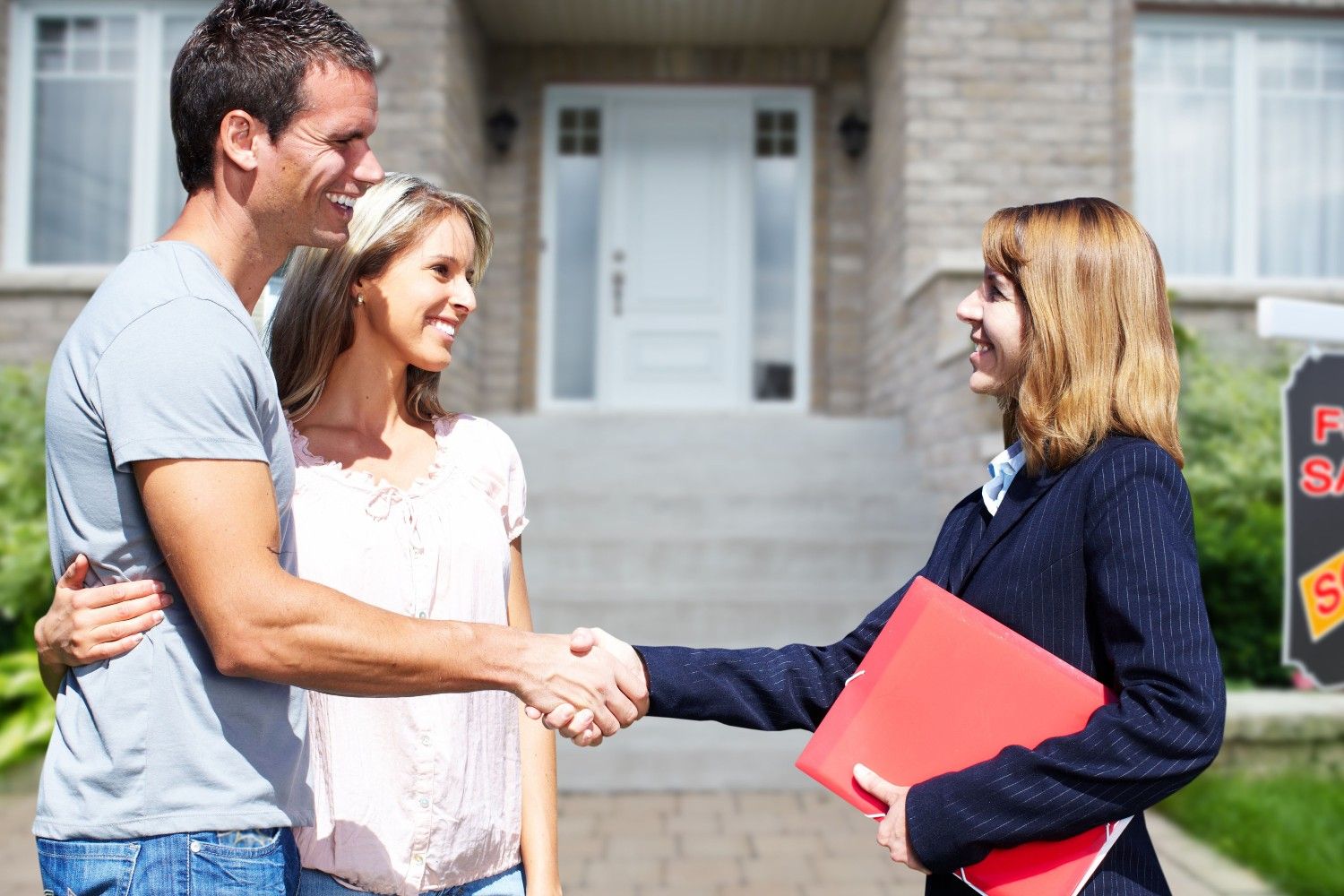 How a Local Realtor Can Help You Get a Loan header image.