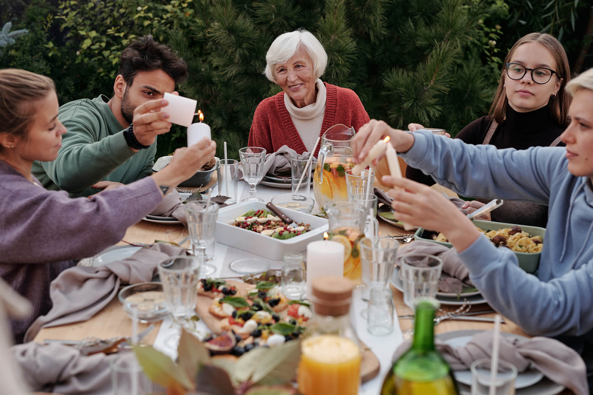 Five Important Housing Considerations to Speak with Your Aging Parents About header image.