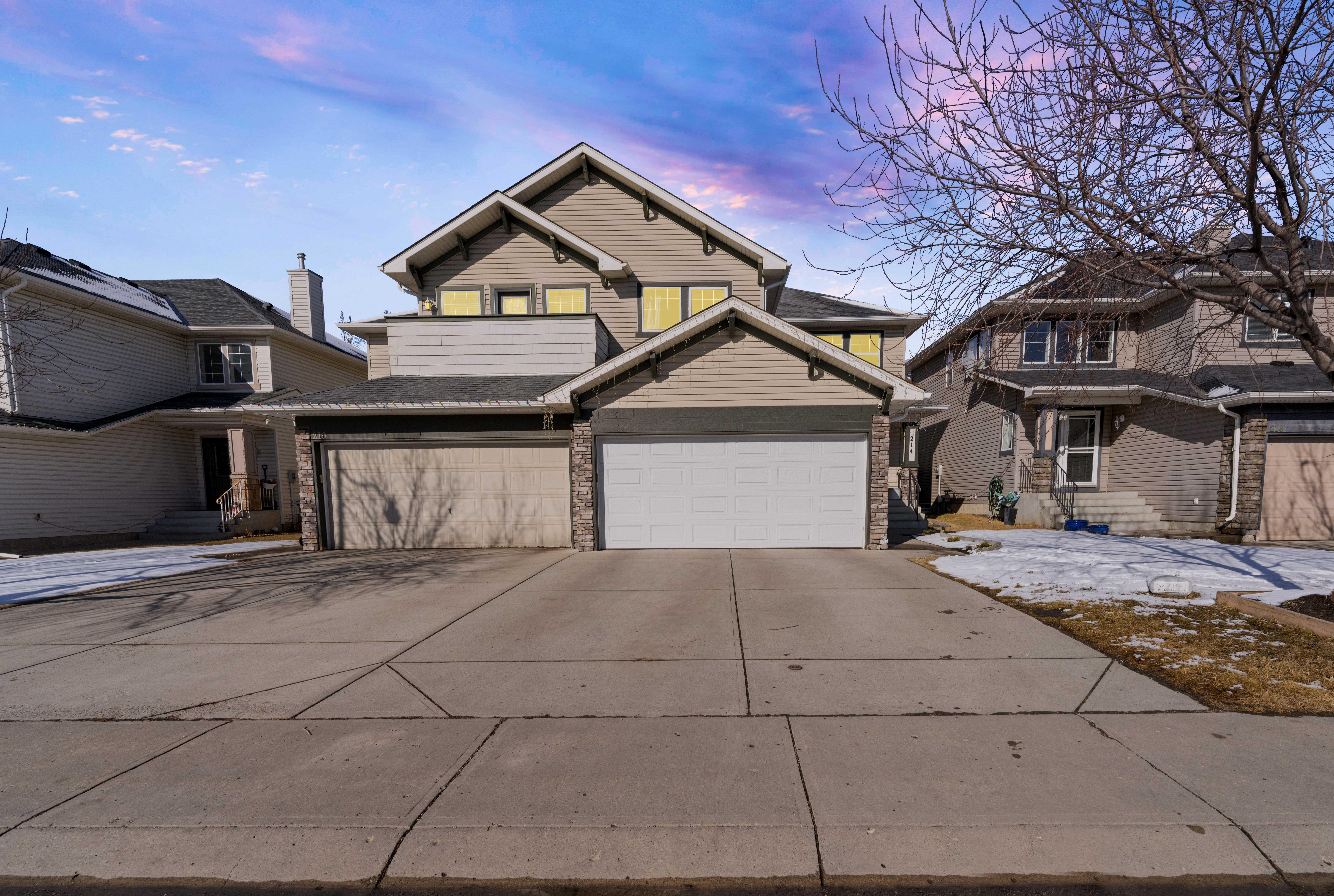 Stunning 4-Bedroom Home in Evanston header image.