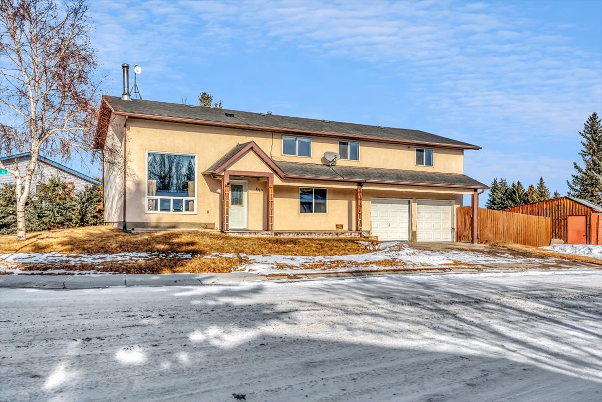 Charming Corner Lot Home at 427 Cole Crescent, Carseland header image.