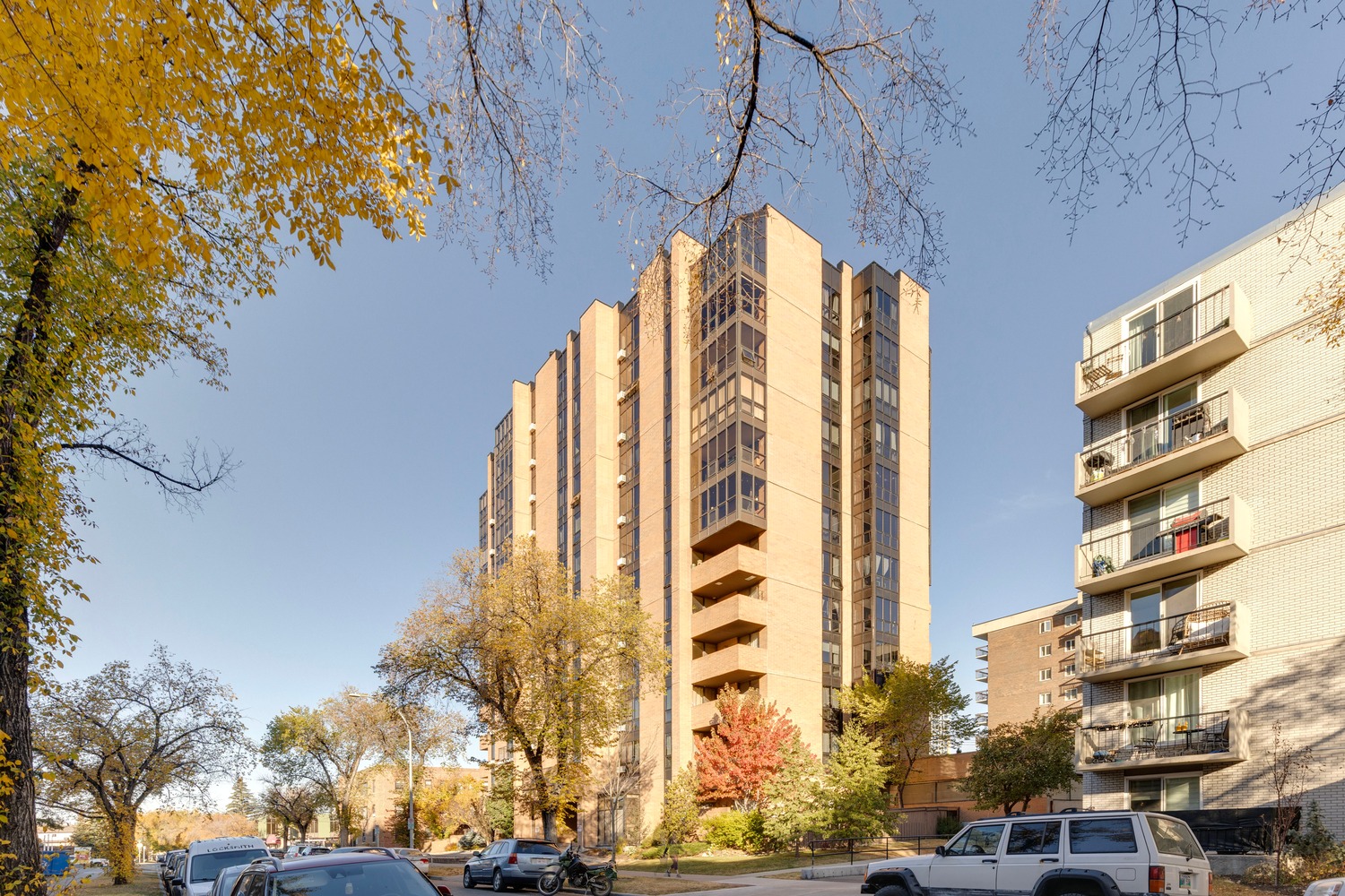 Just Listed in Calgary’s Beltline | Stylish 1 Bedroom + Den at The Huntsman header image.