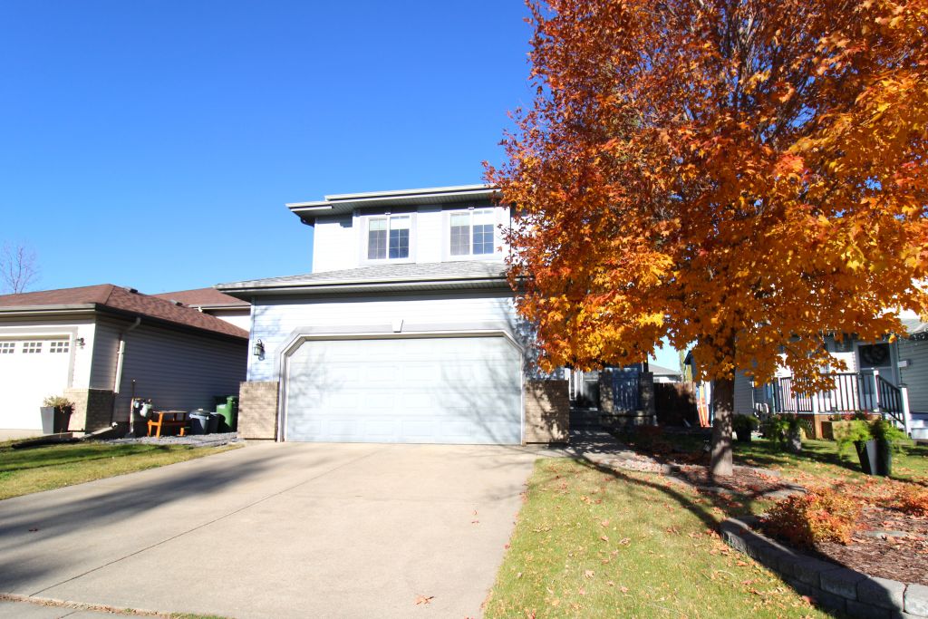 Just Listed: Beautiful Family Living in Deer Ridge, St. Albert header image.