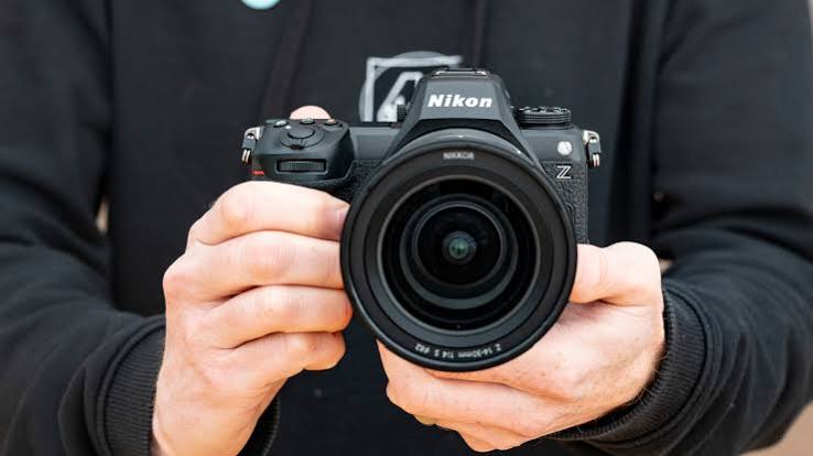 Professional Photos vs. DIY Photos: Does It Really Matter? header image.