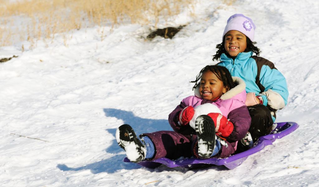 Outdoor Winter Activities the Whole Family Will Love header image.
