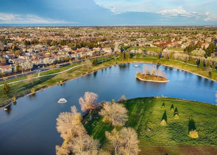 A Guide to the Best Neighborhoods for Families in Sacramento header image.