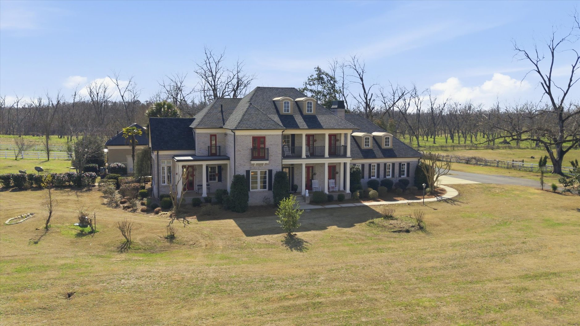 An equestrian-ready private retreat just minutes from Tallahassee