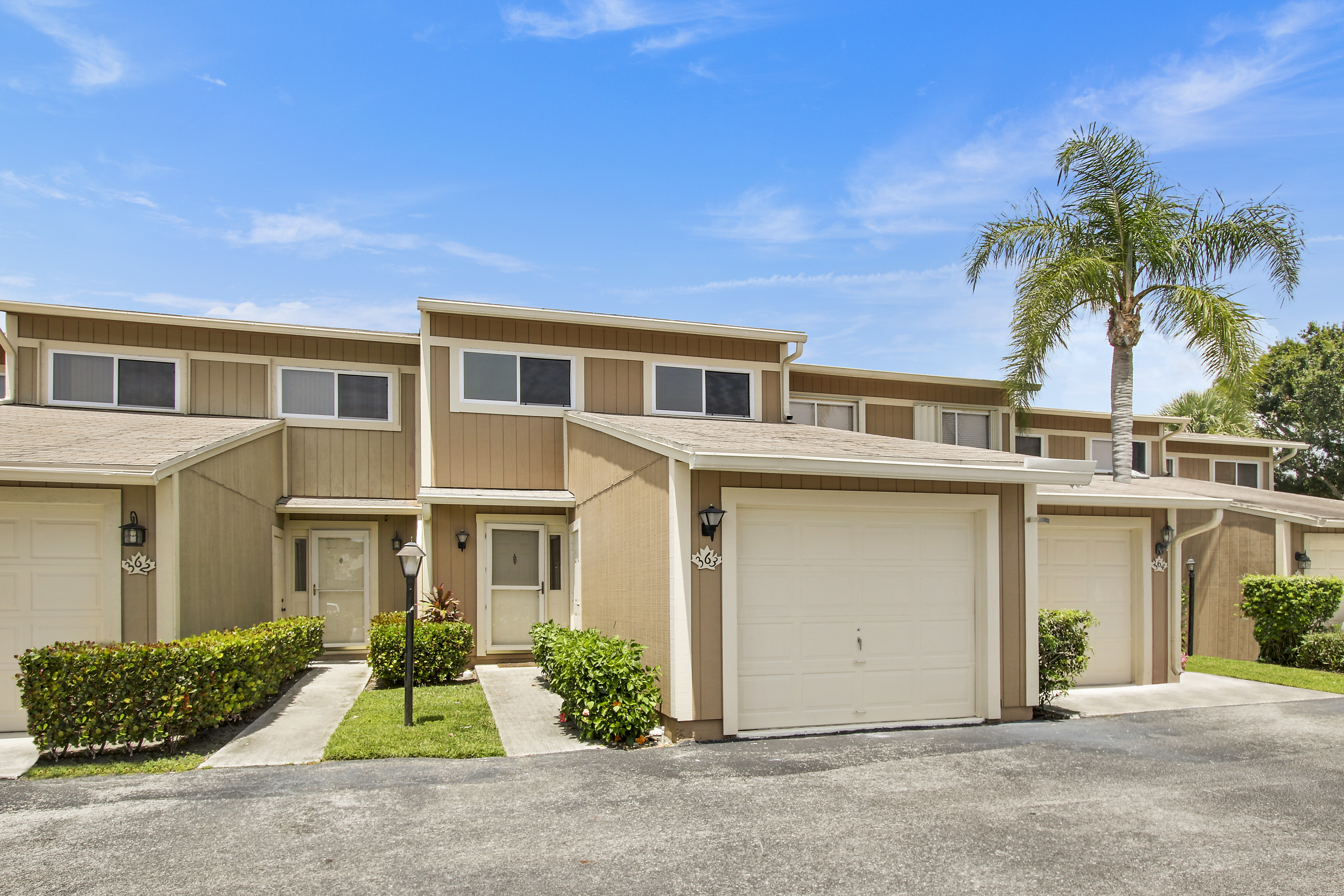 Just Listed: Beautiful & Spacious Townhouse in Maplecrest header image.