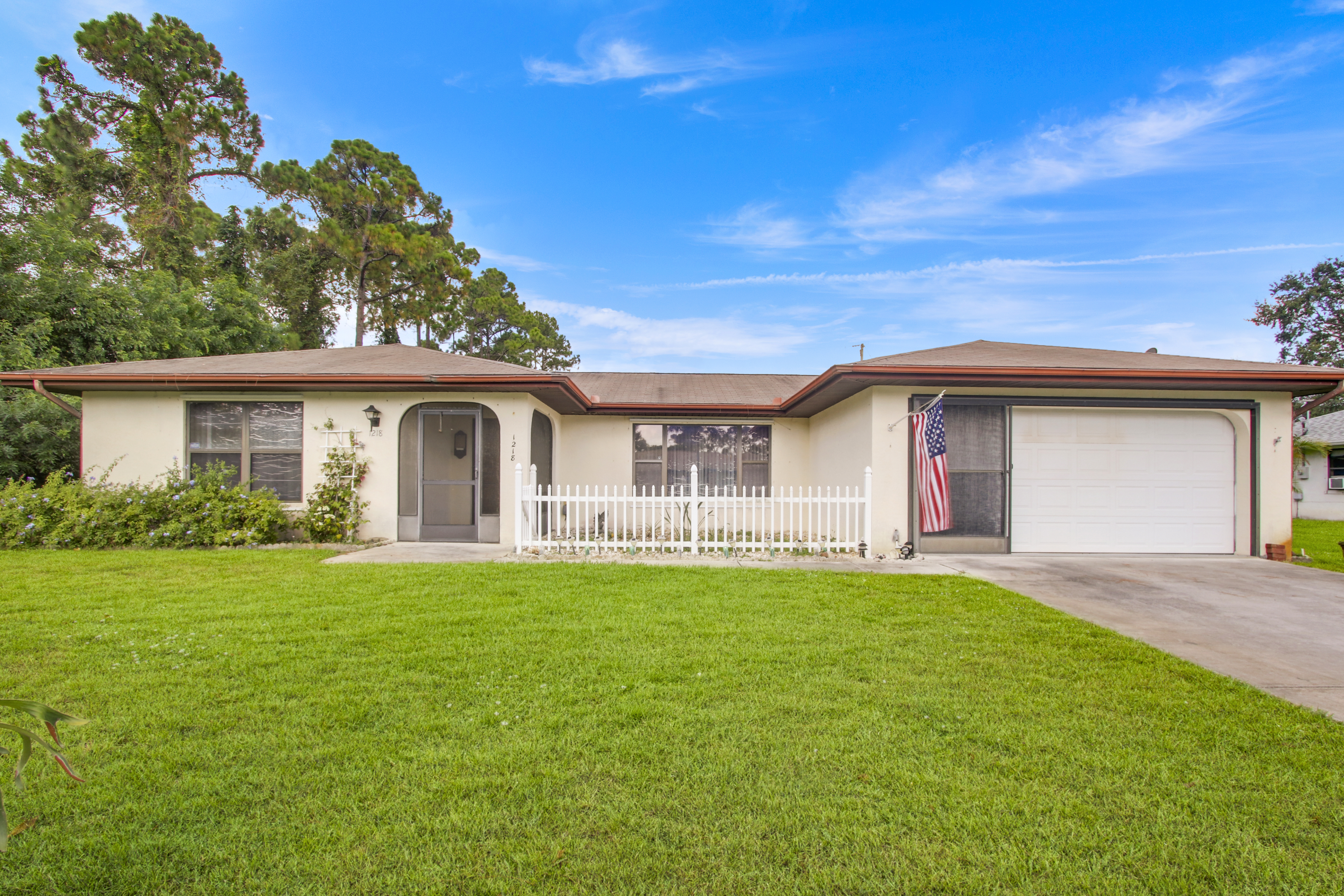 Just Listed: Lovely Pool Home in Port St Lucie header image.