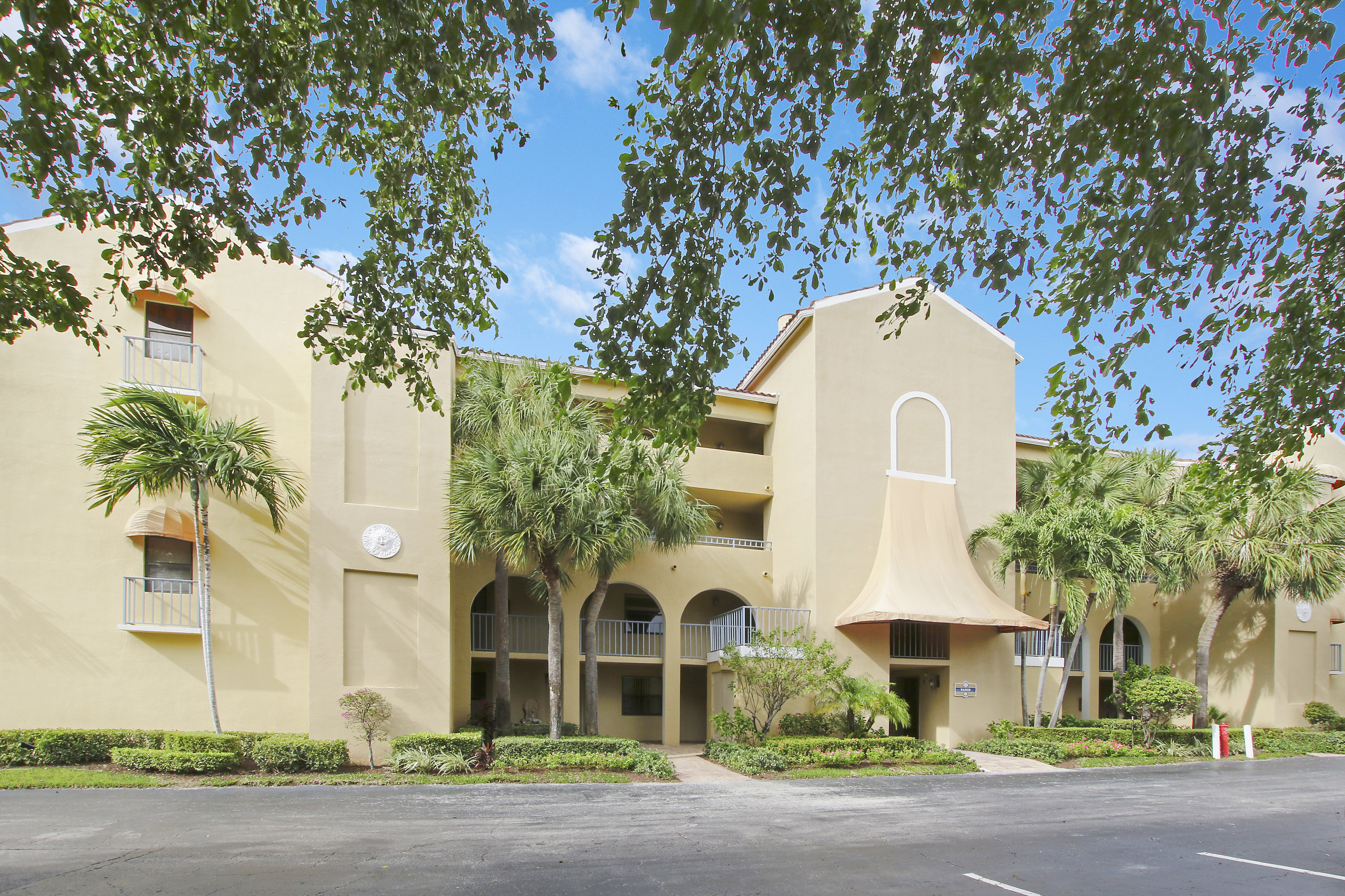 Condo for Sale with ALL the Amenities! header image.