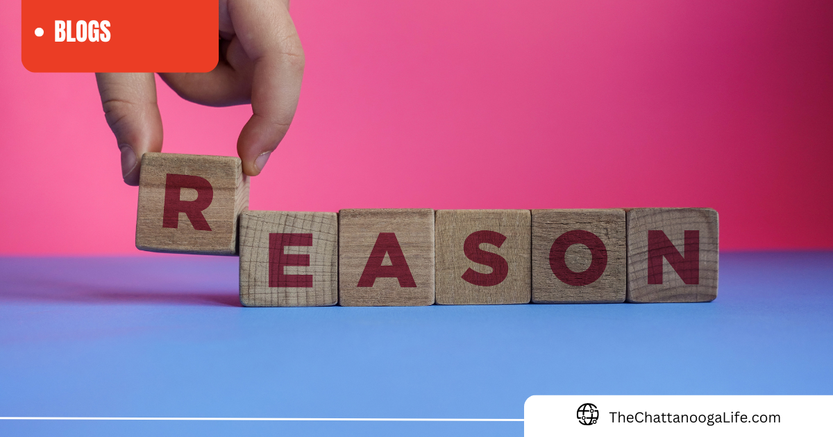 Reasons To Sell Your House Before the New Year header image.