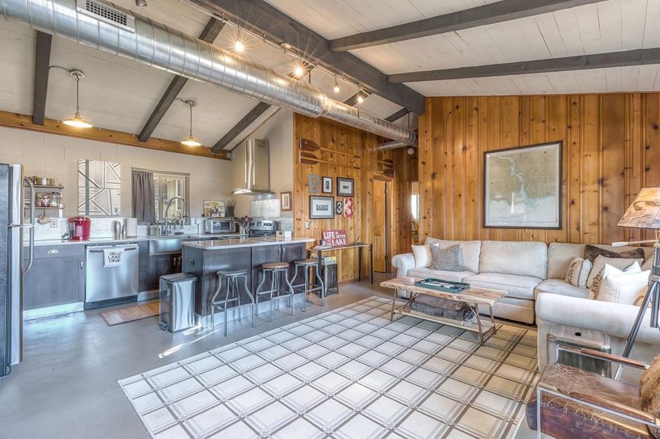 Live, Love, Lake in convenient Summerside Cottages at Grand Lake! header image.