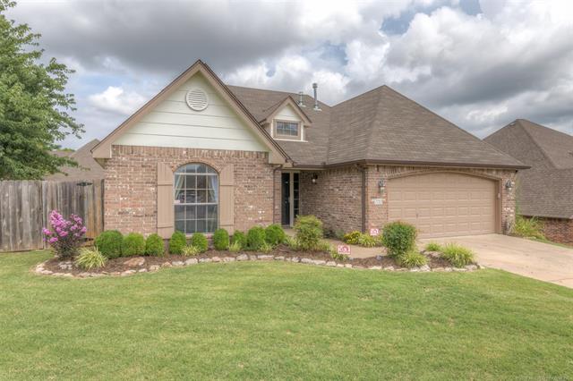 MOVE-IN READY! - THE WOLEK GROUP | TULSA REALTOR header image.