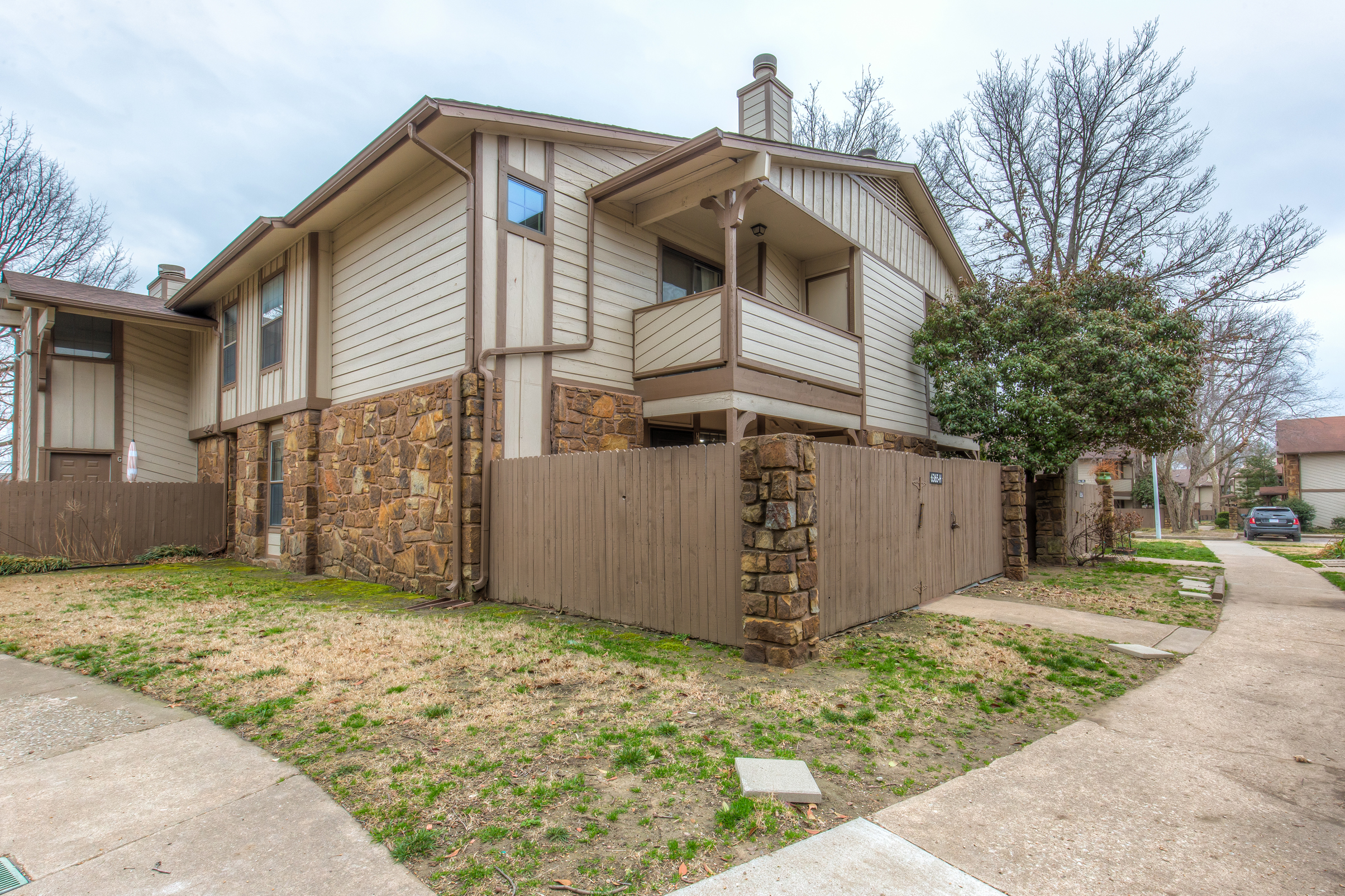 Low maintenance & MOVE-IN READY! The Wolek Group | Tulsa Realtor header image.