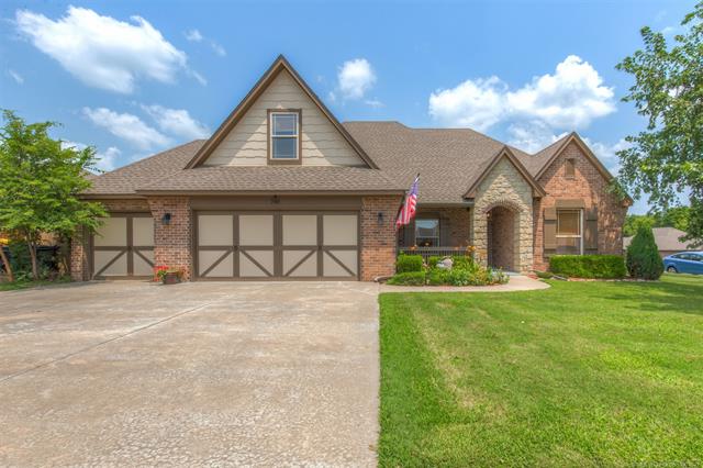 Glenpool Home - Corner Lot - The Wolek Group header image.