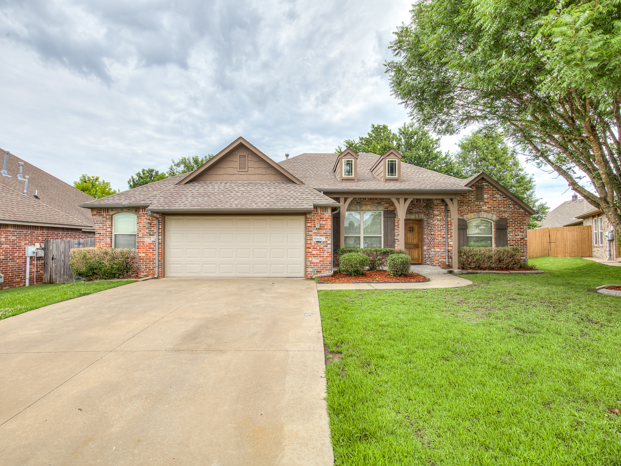 FULL BRICK, SINGLE-LEVEL GEM! | Tulsa Real Estate header image.