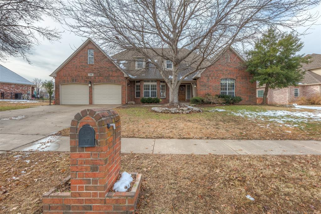 Spectacular floor plan on established street in FOREST RIDGE! - THE WOLEK GROUP | Tulsa Realtor header image.