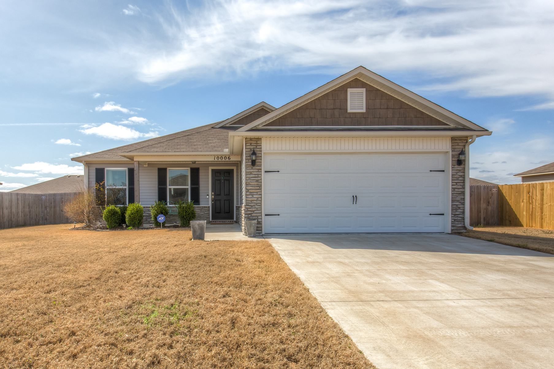 MOVE-IN READY! Stylish home with great floorplan in established neighborhood. The Wolek Group | Tulsa Realtor header image.