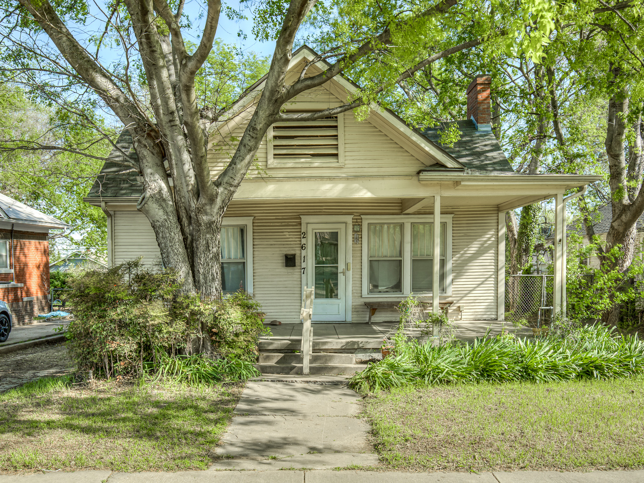 MIDTOWN CLASSIC!  | Tulsa Real Estate header image.