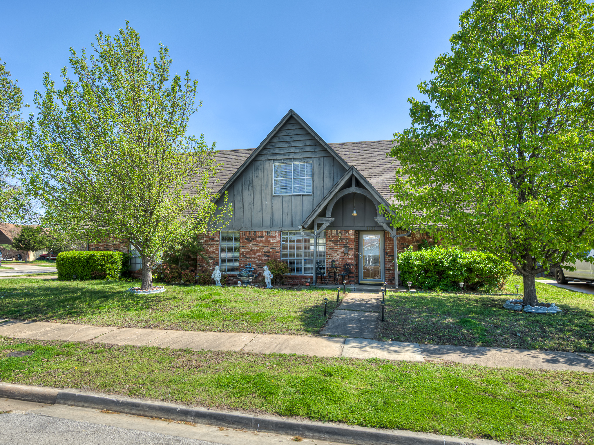 QUIET CUL-DE-SAC! | Tulsa Real Estate header image.