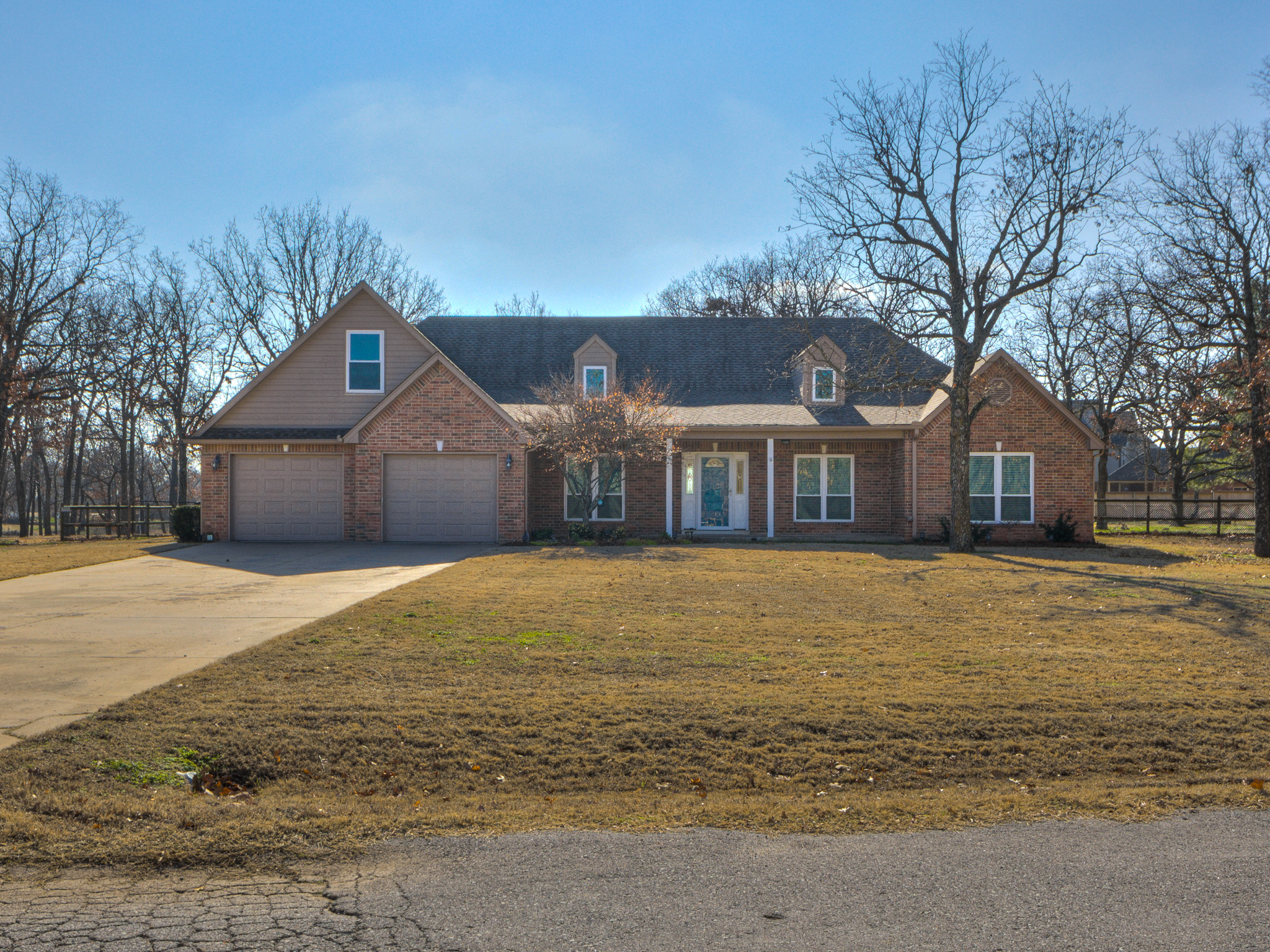 ONE ACRE LOT and UPDATES made! | Tulsa Real Estate header image.