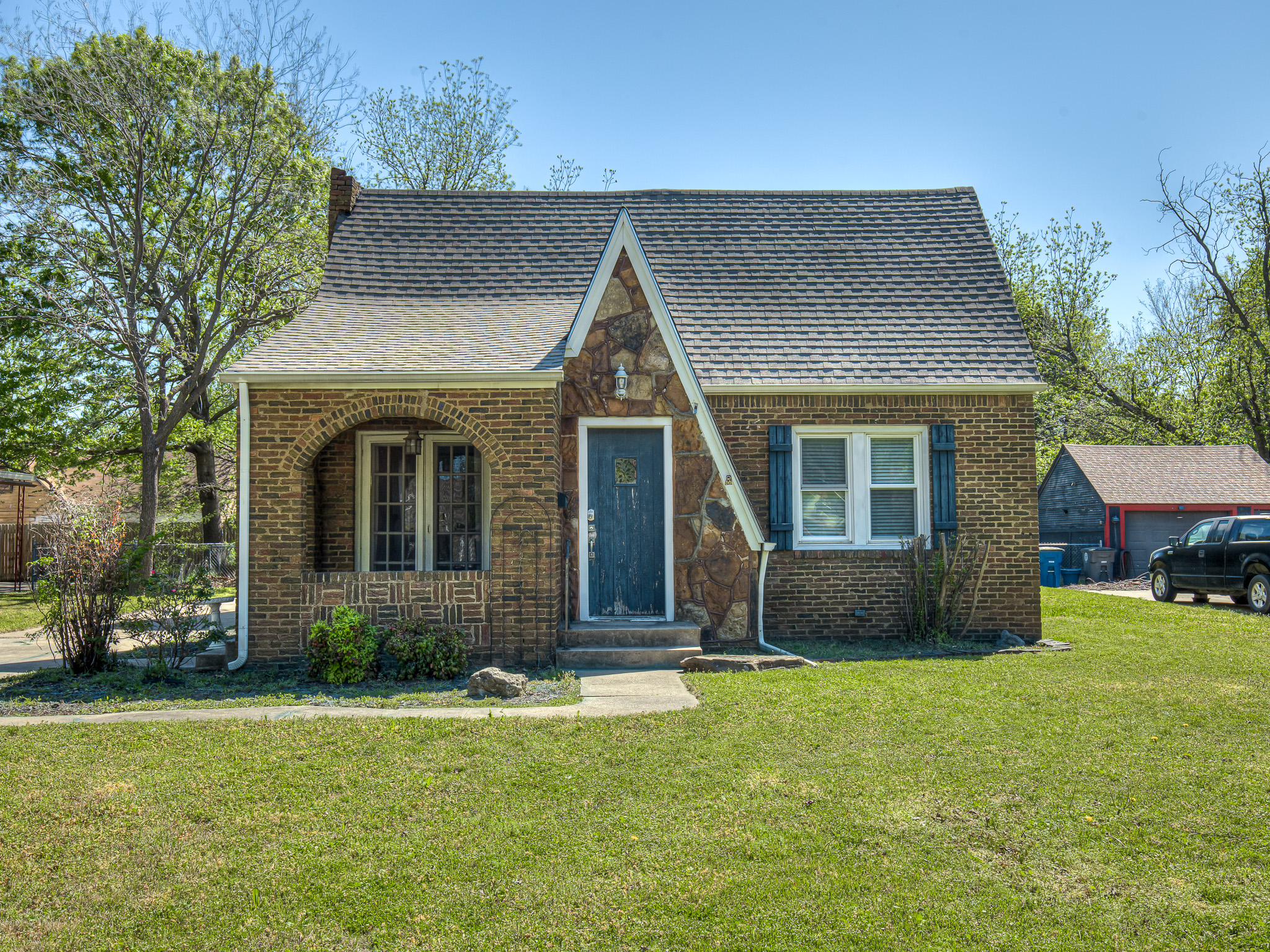 MIDTOWN CHARMER! | Tulsa Real Estate header image.