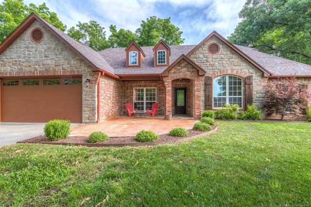 REMARKABLE CUSTOM HOME - THE WOLEK GROUP | TULSA REAL ESTATE header image.