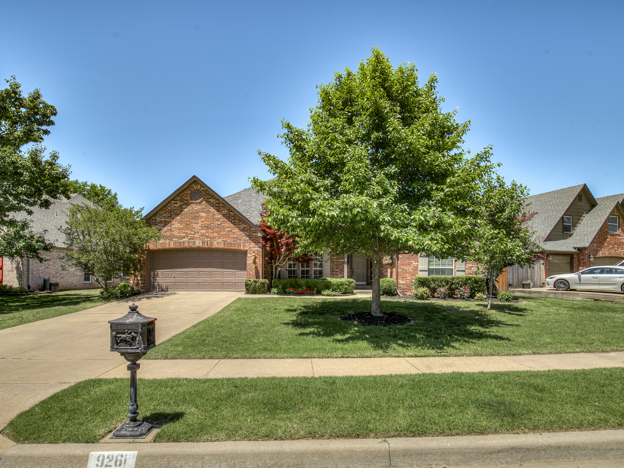 BIXBY BEAUTY! NEW ROOF + STUNNING OUTDOOR SPACES IN TWIN CREEKS! | Tulsa Real Estate header image.