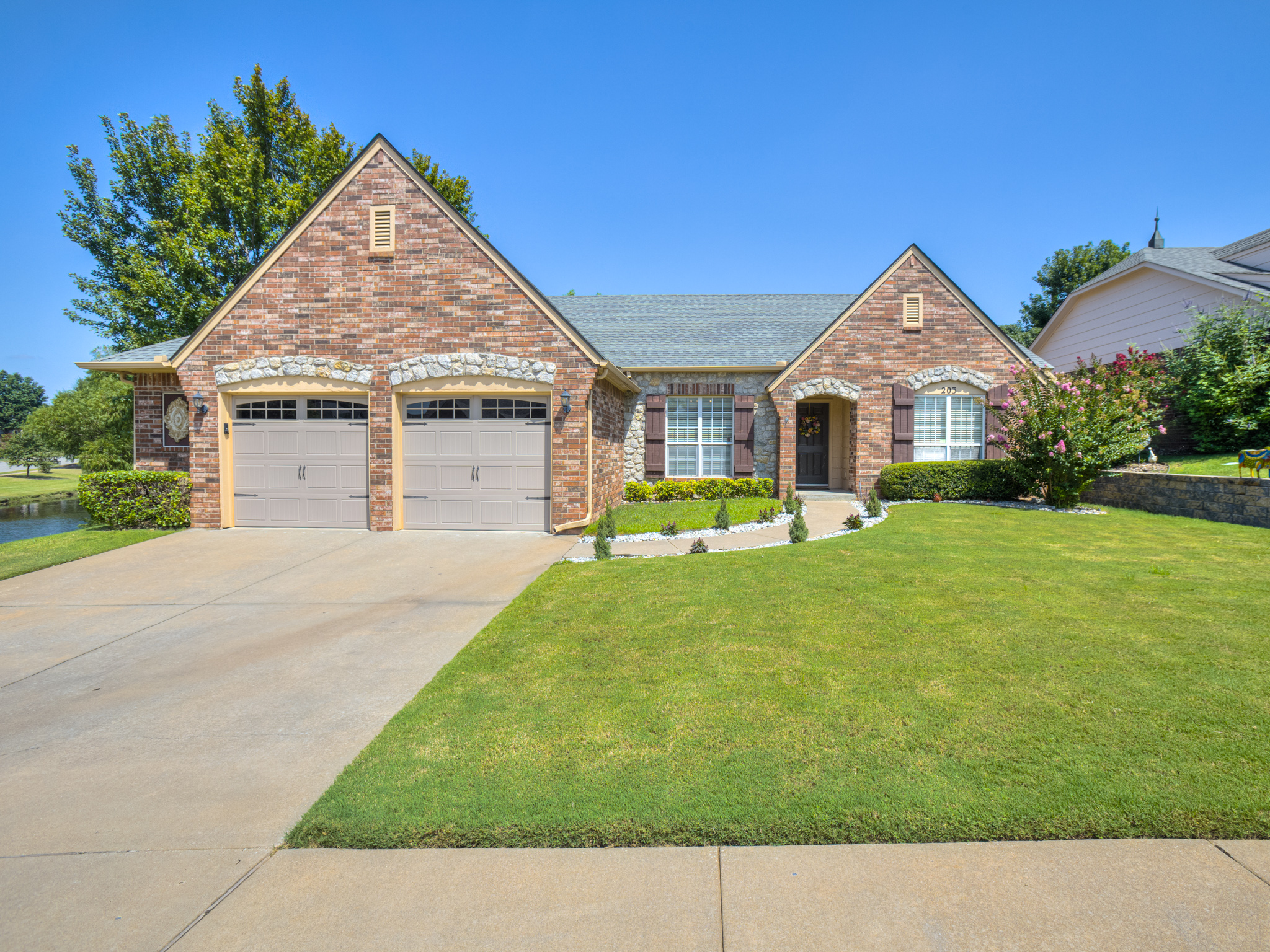 Single-story Home | Tulsa Real Estate header image.