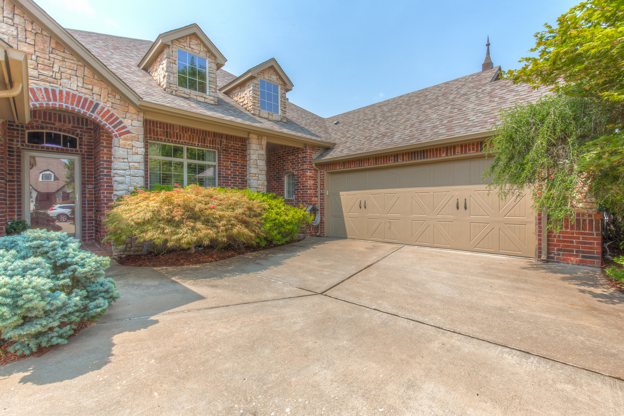 GORGEOUS One-Level Home W/ Flexible Floor Plan! | The Wolek Group | Tulsa Realtor header image.
