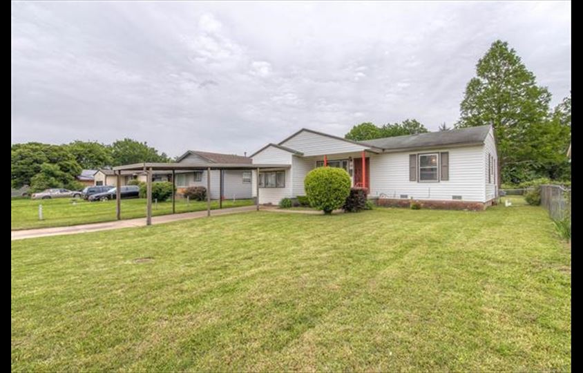 REFRESHED ONE-LEVEL HOME - THE WOLEK GROUP | TULSA REALTOR header image.