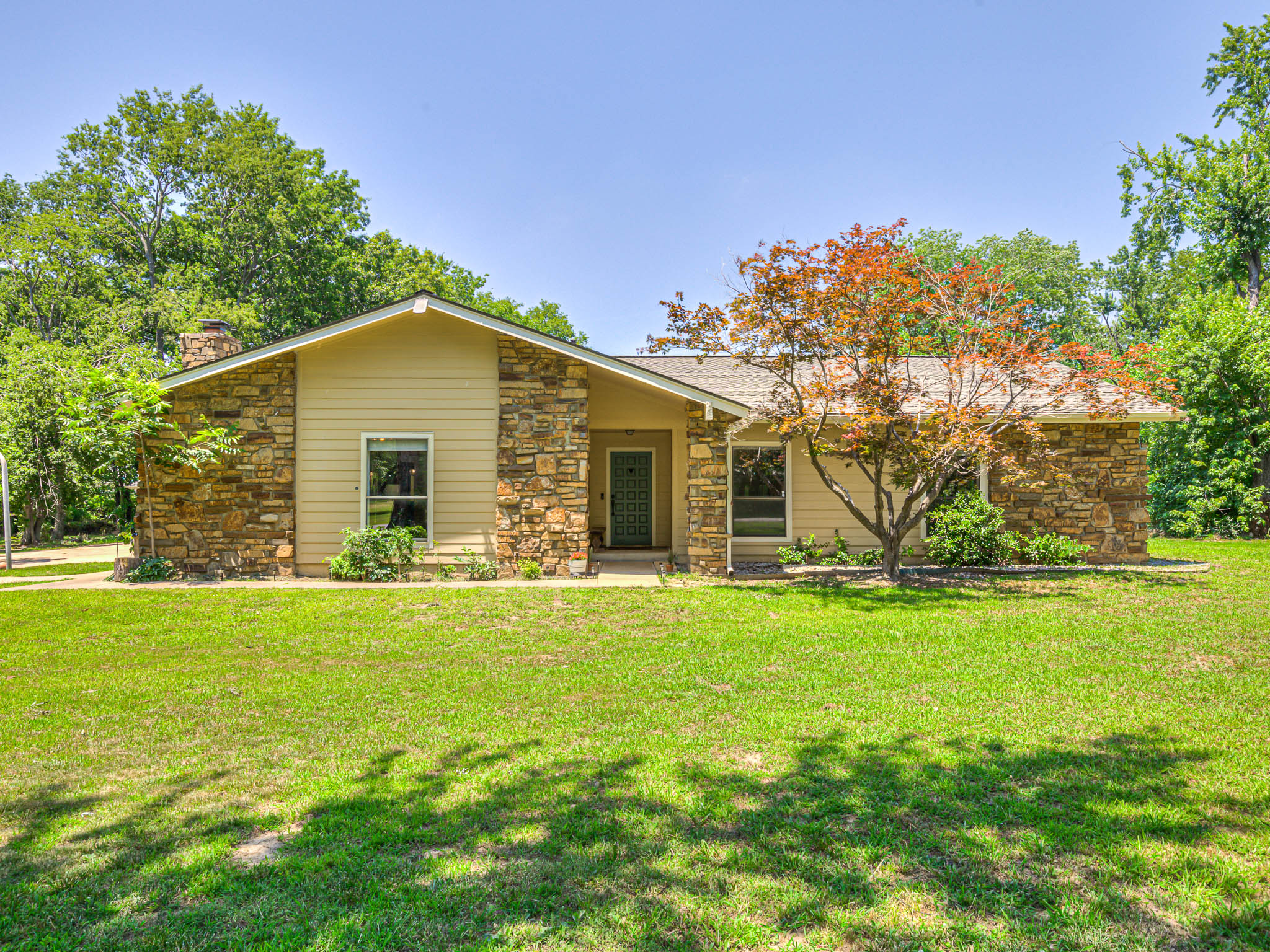 COMING SOON, NO SHOWINGS, NO OFFERS UNTIL 6/21 | Tulsa Real Estate header image.