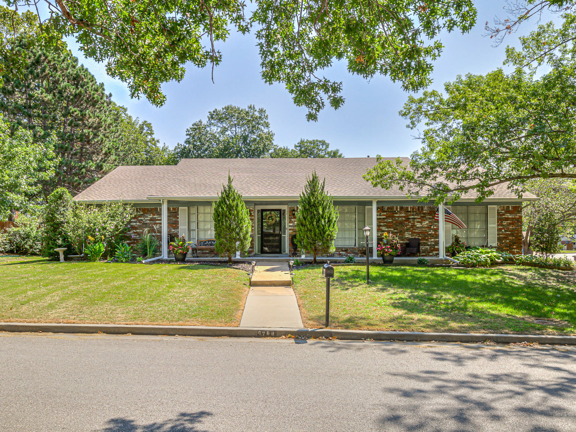 STYLISHLY UPDATED & MOVE-IN READY! | Tulsa Real Estate header image.