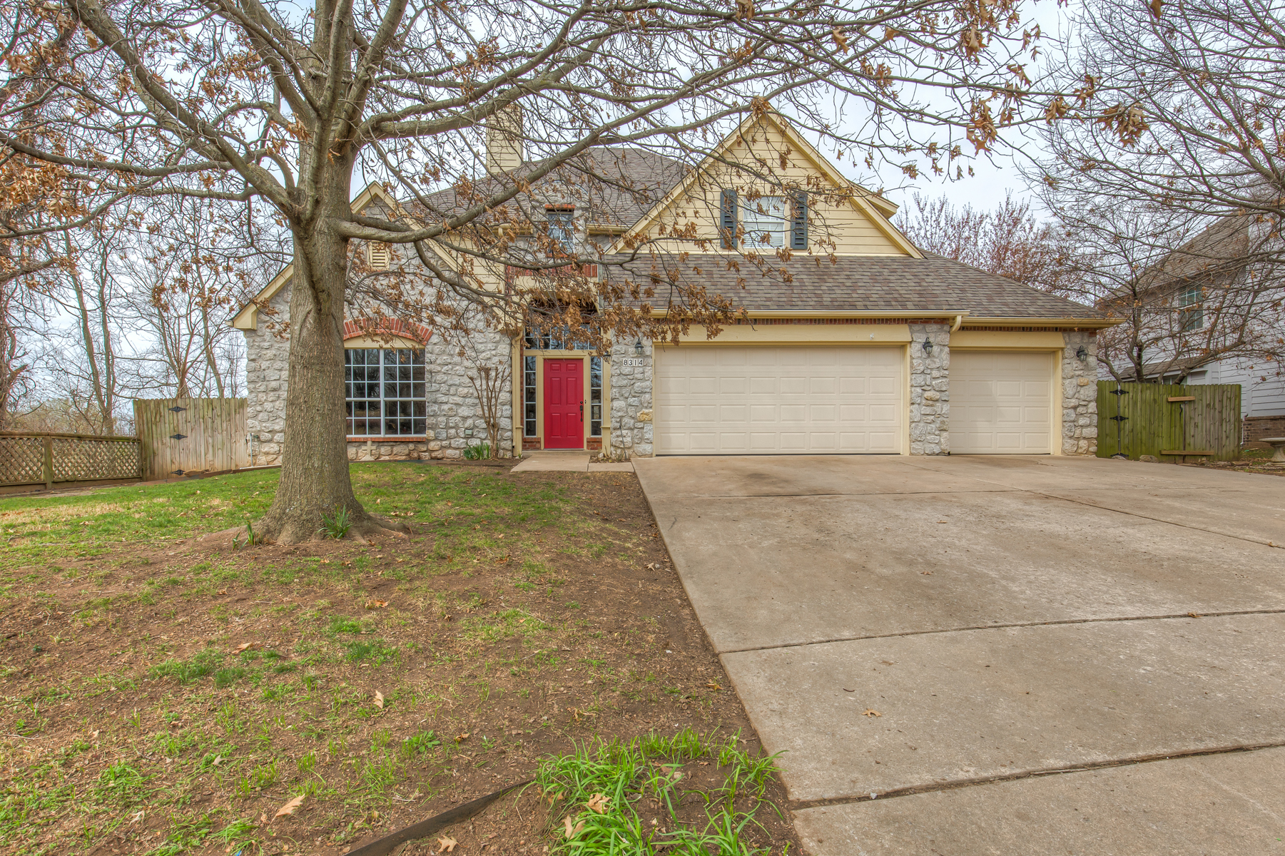 Gorgeous home with awesome, flexible floor plan in established neighborhood! The Wolek Group | Tulsa Realtor header image.