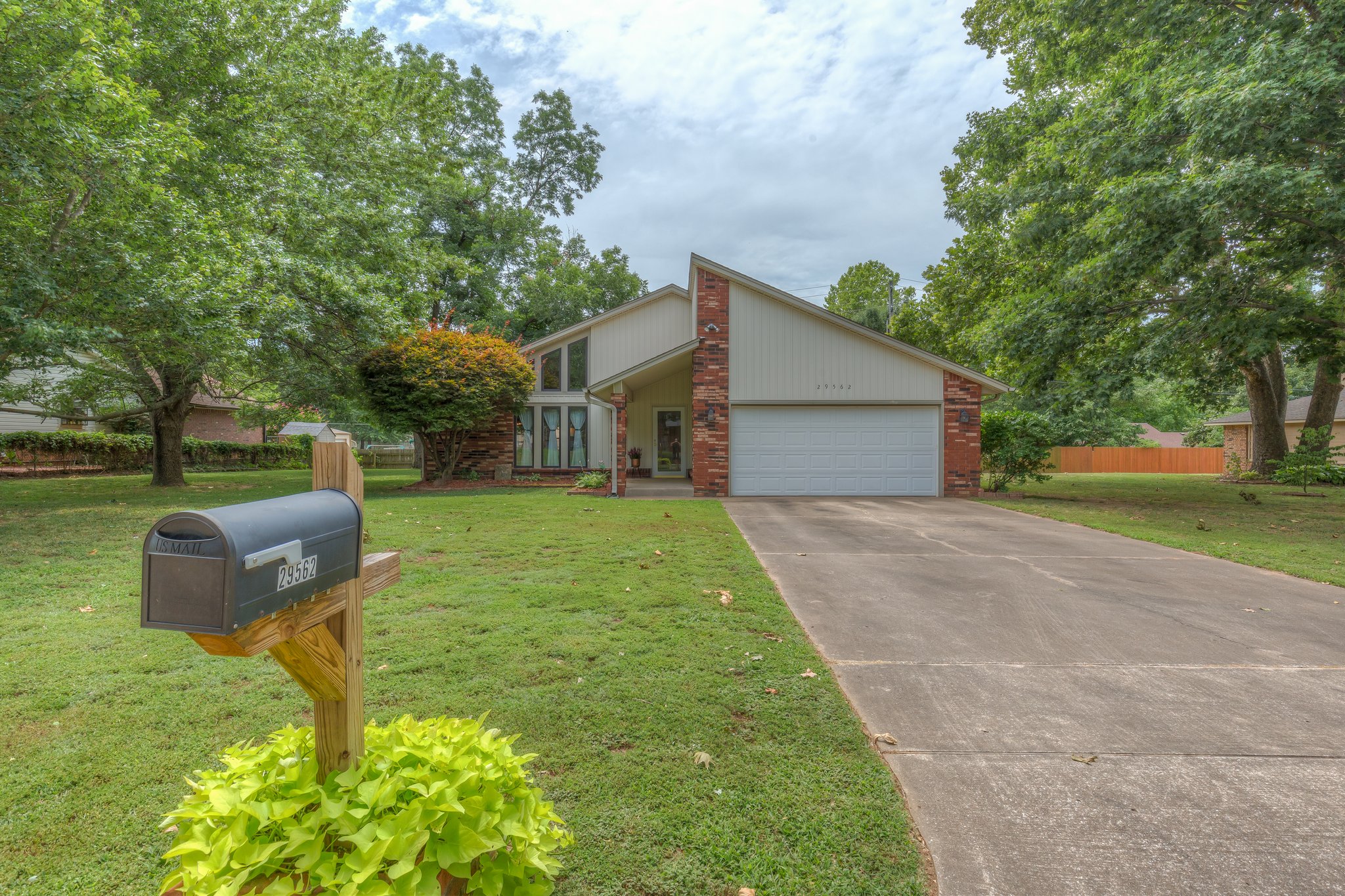 PEACEFUL LIVING, CLOSE TO TOWN! | The Wolek Group | Tulsa Realtor header image.