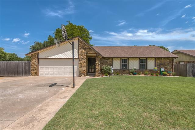 One-level home on large corner lot! - THE WOLEK GROUP | TULSA REAL ESTATE header image.