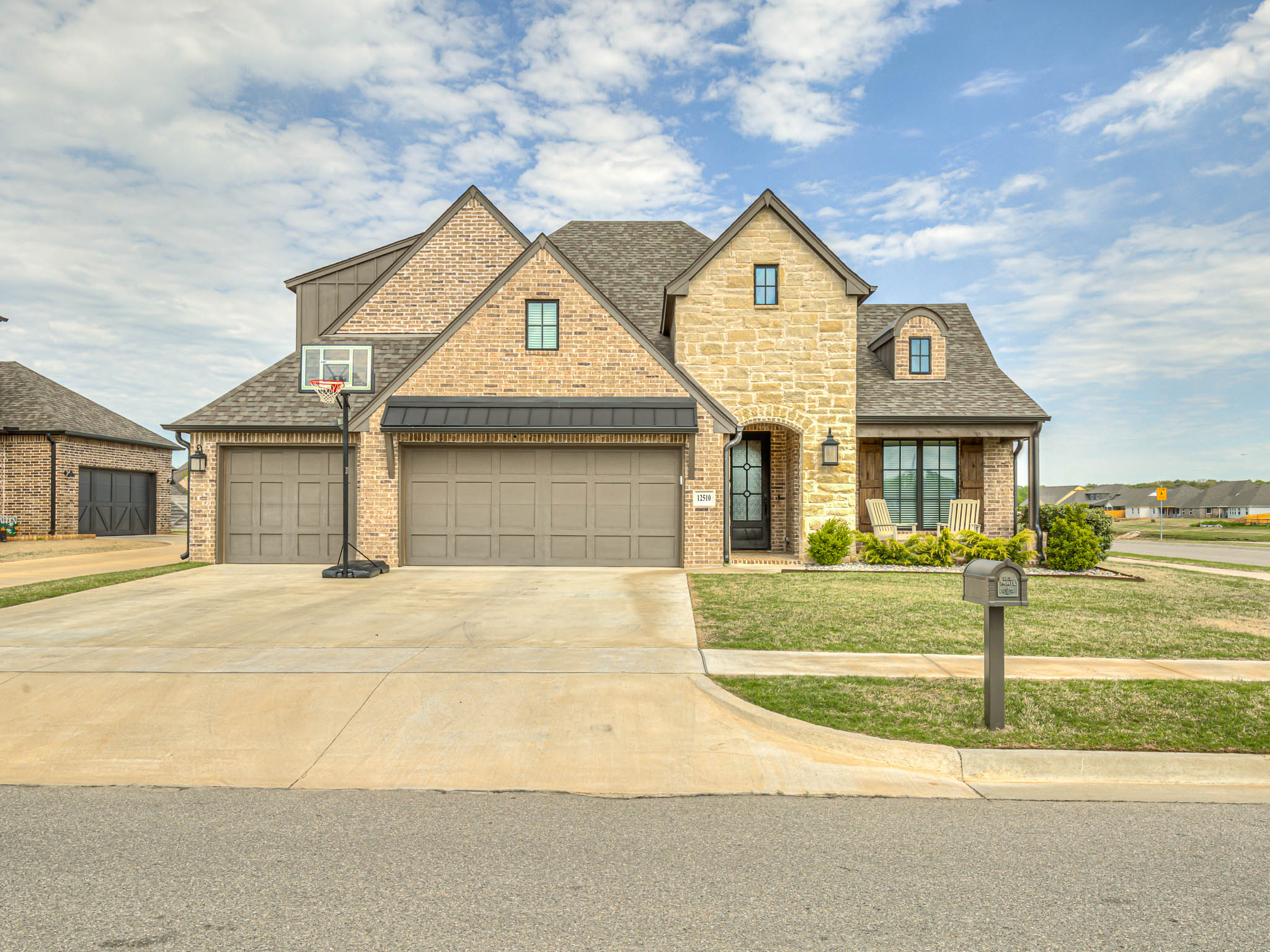 POND VIEWS | Tulsa Real Estate header image.