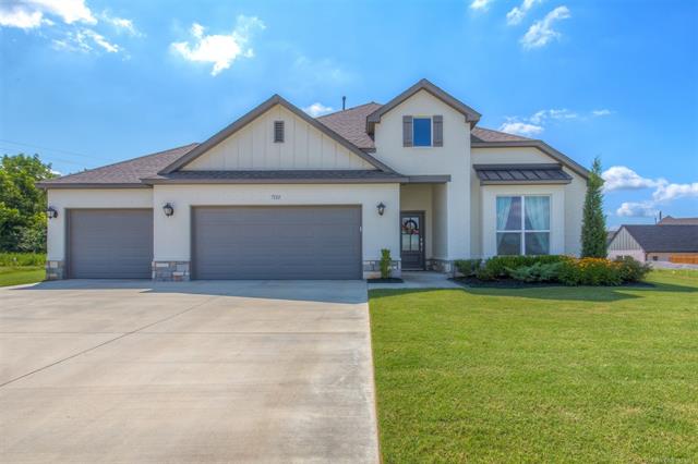 JAW-DROPPING! Stylish one-level home - The Wolek Group header image.