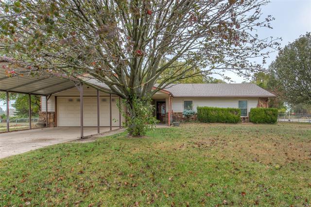 STYLISHLY & FULLY UPDATED - THE WOLEK GROUP | TULSA REAL ESTATE header image.