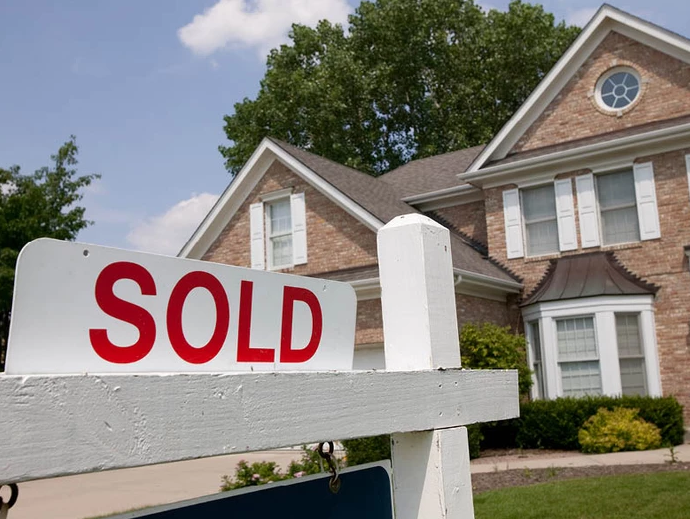 Why to Buy and Sell a Home in the Winter header image.