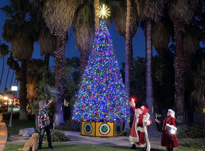 7 Christmas Towns In Southern California That Will Fill Your Heart With Holiday Cheer header image.