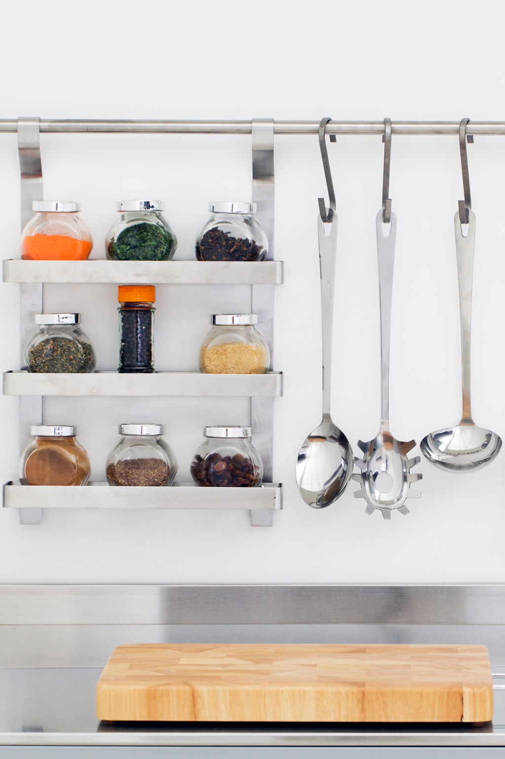 Crush the Chaos: Essential Organizing Hacks for the Home header image.