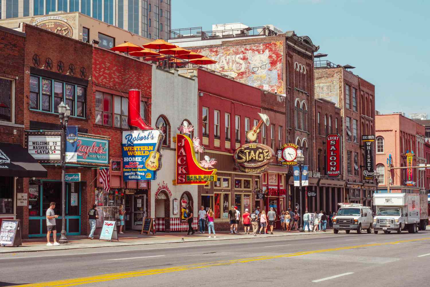 Charlotte vs. Nashville: Which City Is Better for Your Move in 2026? header image.