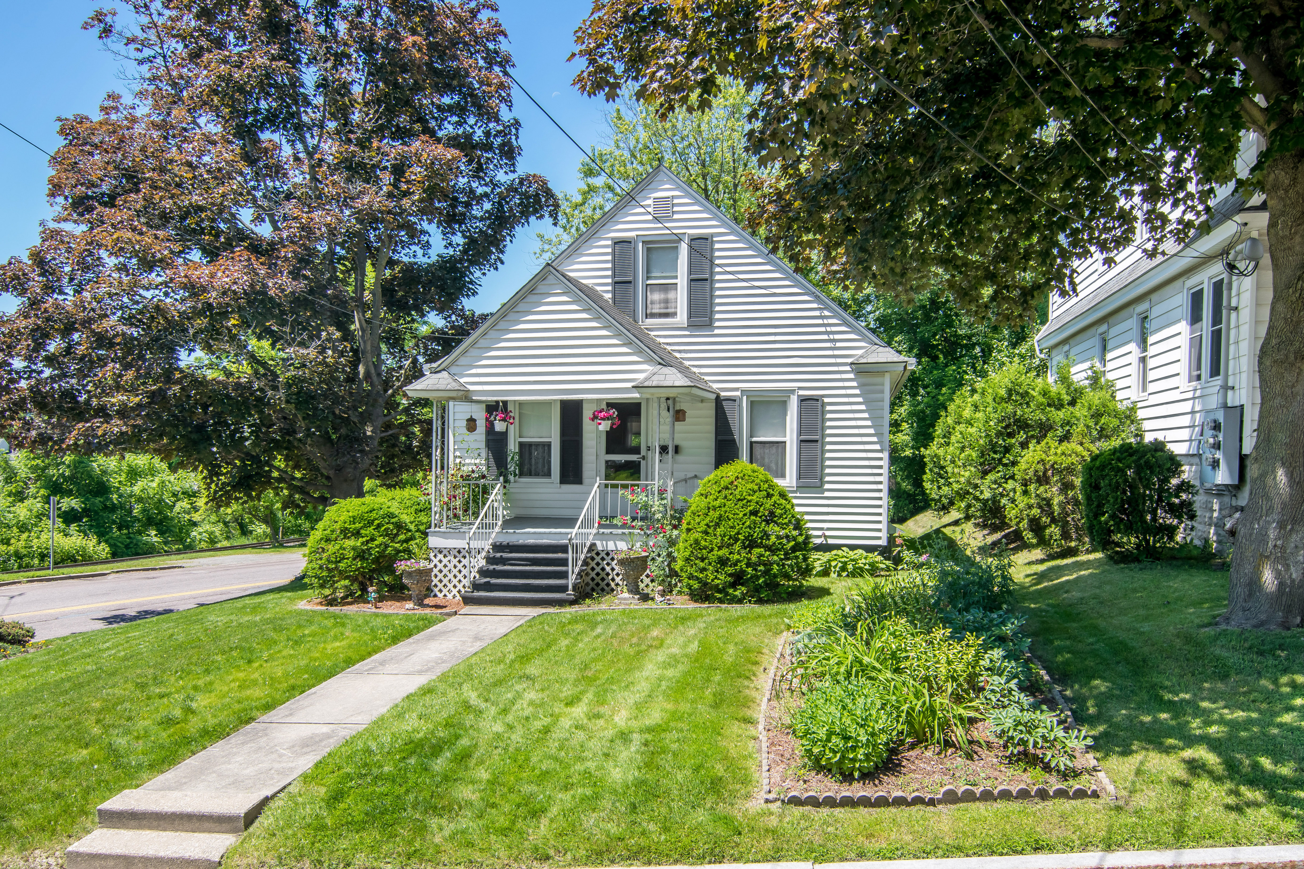 10 Tips to Get Your Home Summer Ready! header image.