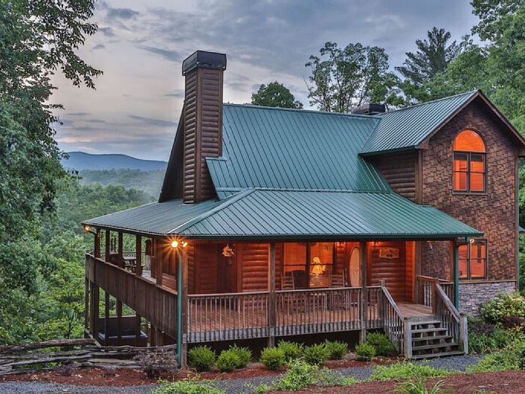 Key Factors to Consider When Buying a Vacation Home header image.