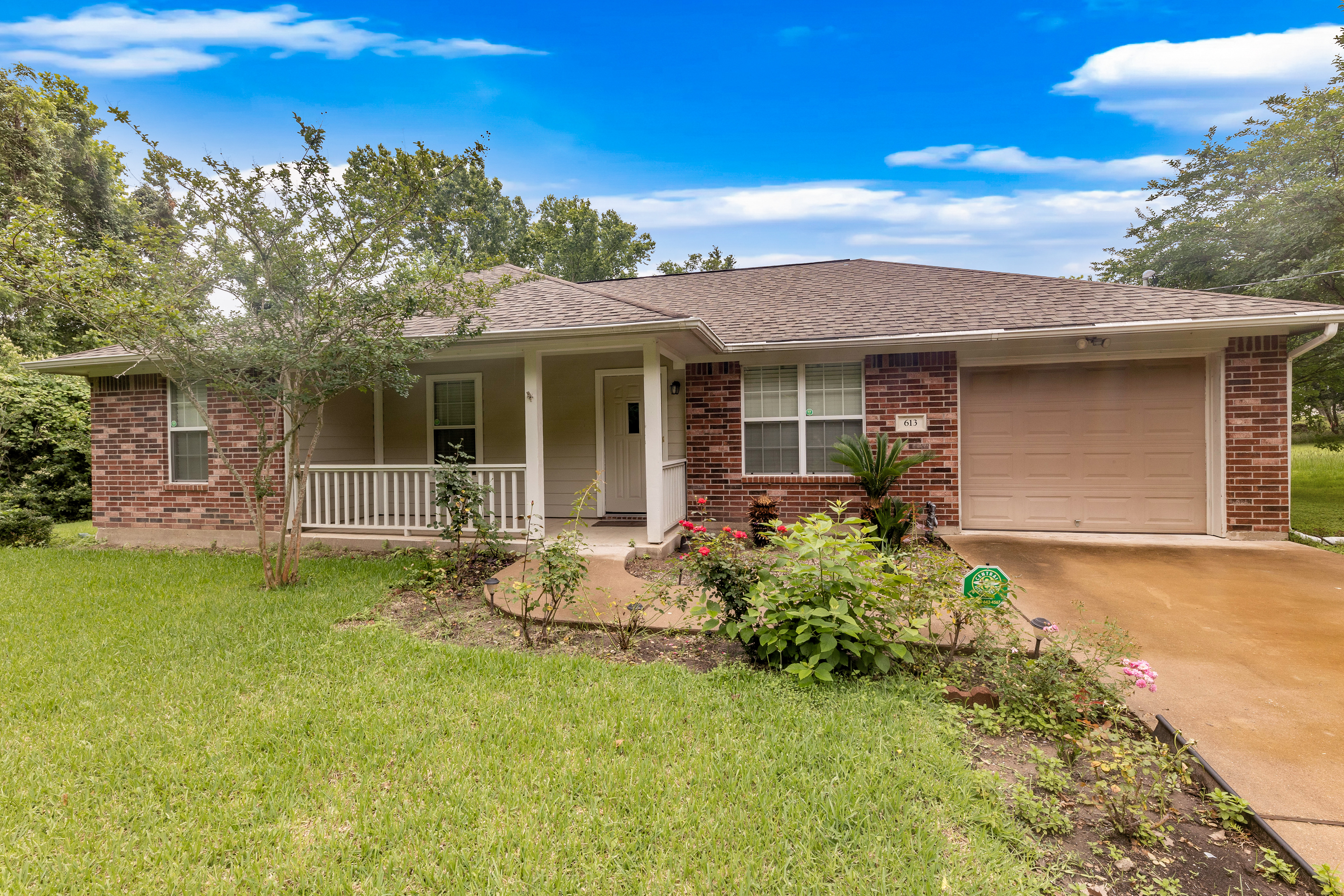 Just Listed! 613 Kerr Street header image.