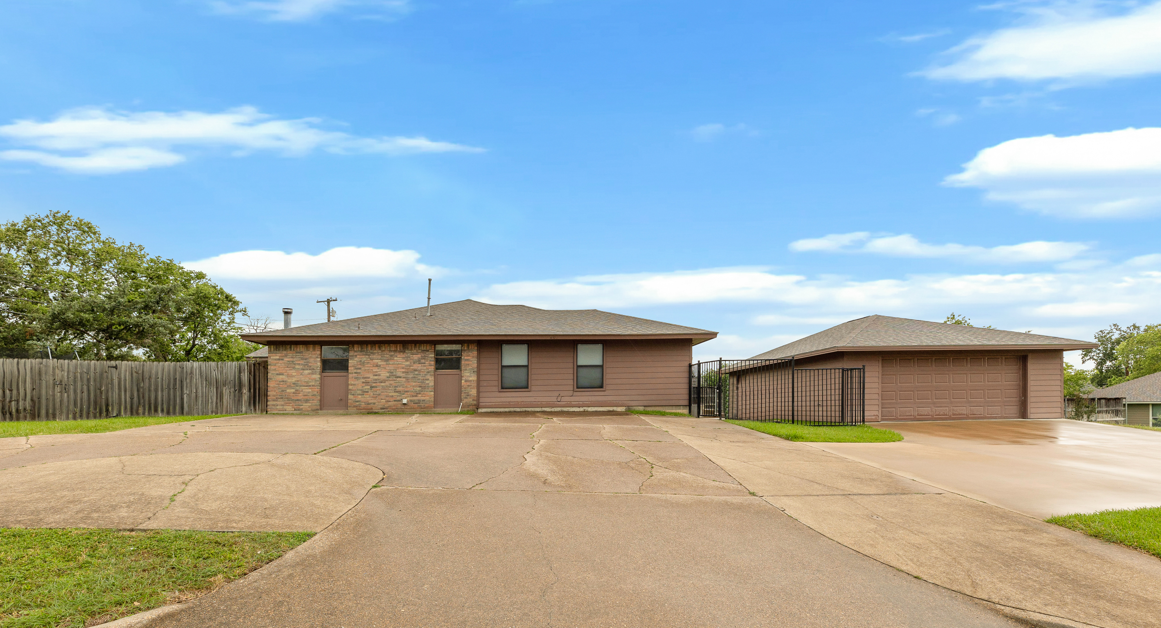Just Listed! 807 Holleman Drive header image.