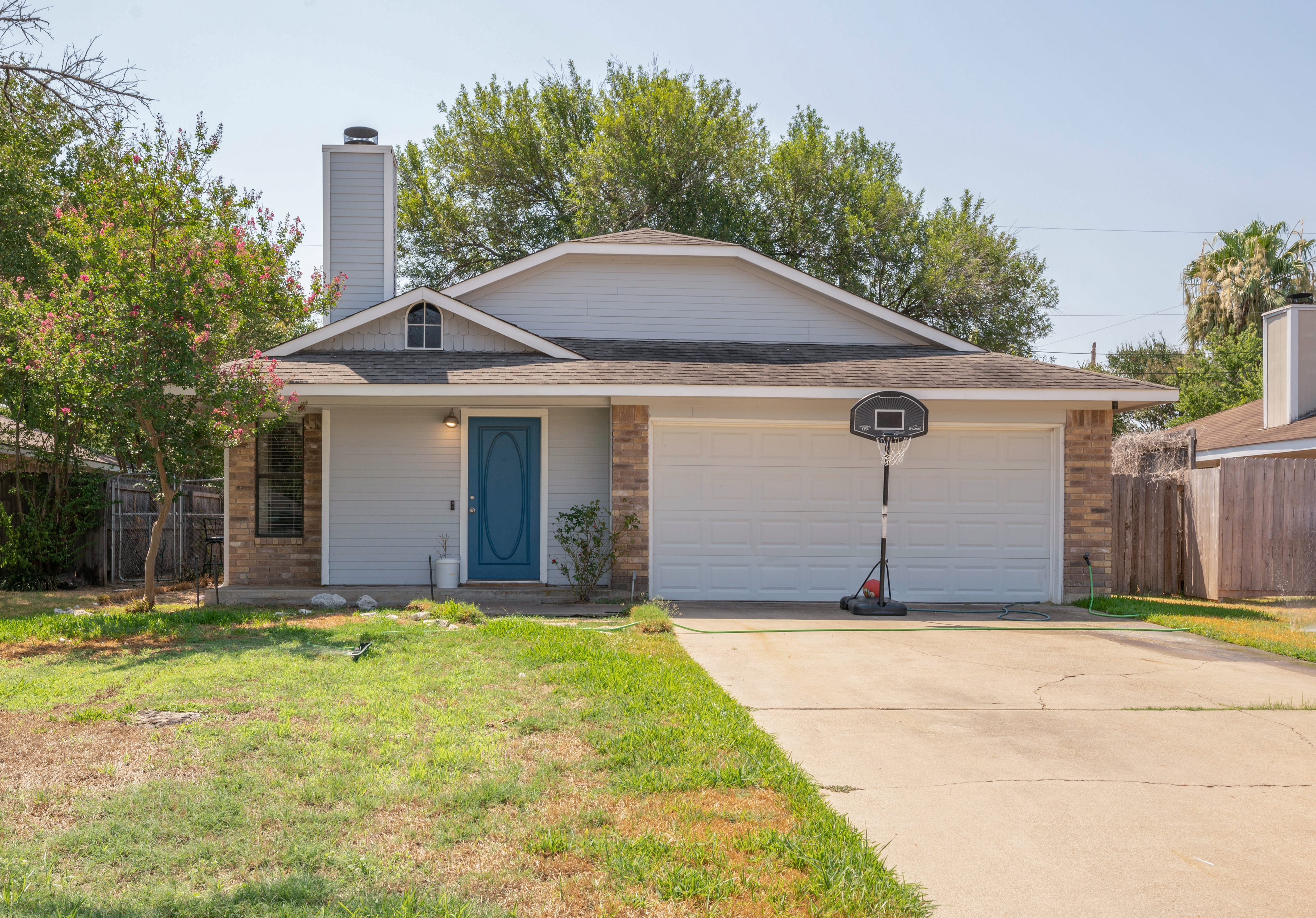 Just Listed! 1104 Winecup Cir header image.